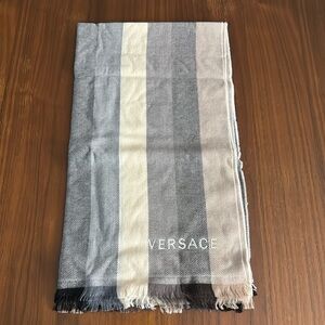 New Versace Wool Scarf Oblong made in Italy eyelash fringe black Ivory Gray tan